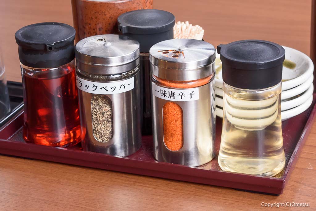日乃屋食堂 瑞穂町店の、卓上調味料