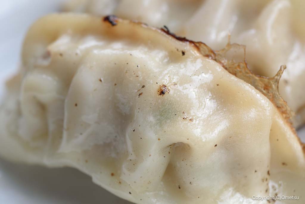 日乃屋食堂 瑞穂町店の、餃子の皮