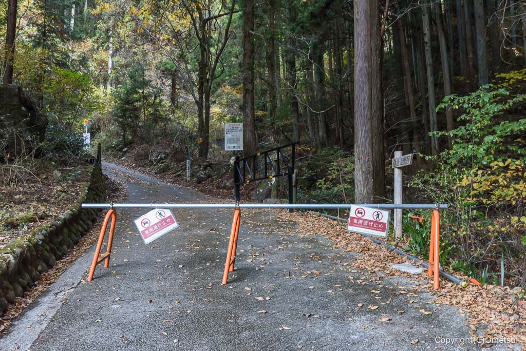 檜原村・千足の林道ゲート
