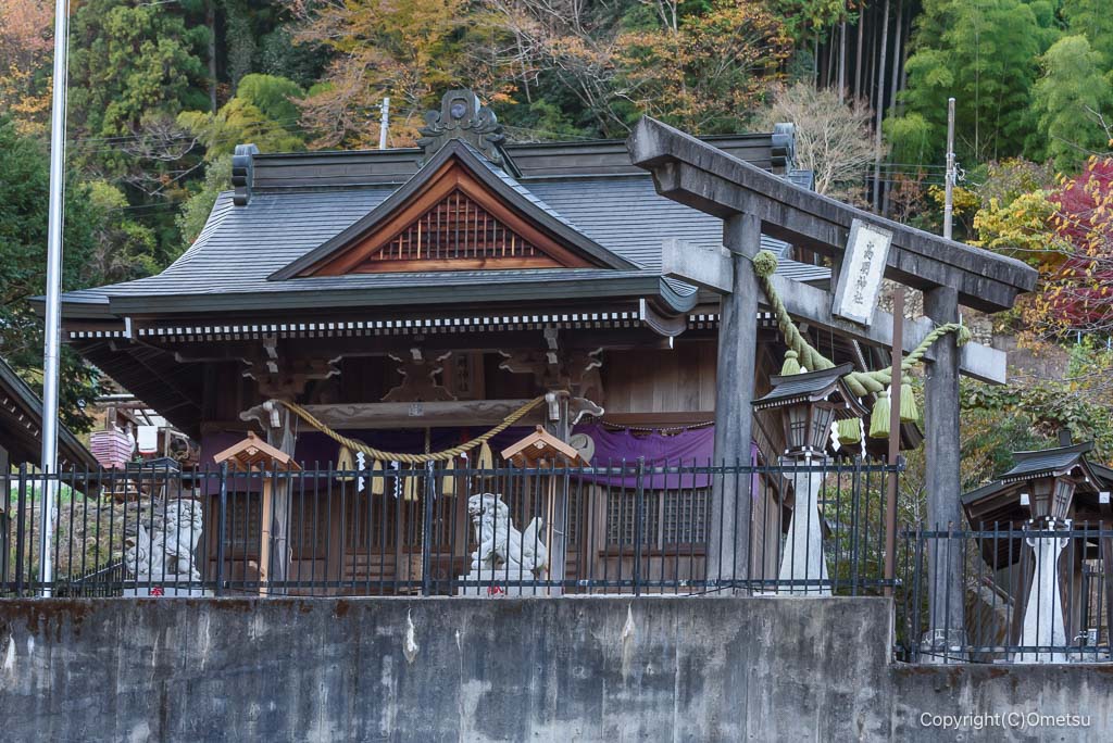 あきる野・高明神社拝殿と鳥居