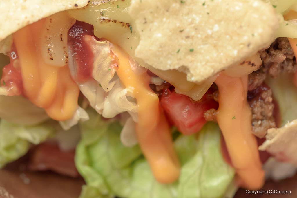 福生・ブルーオーシャンズ プレートの、タコライスのチェダーチーズ