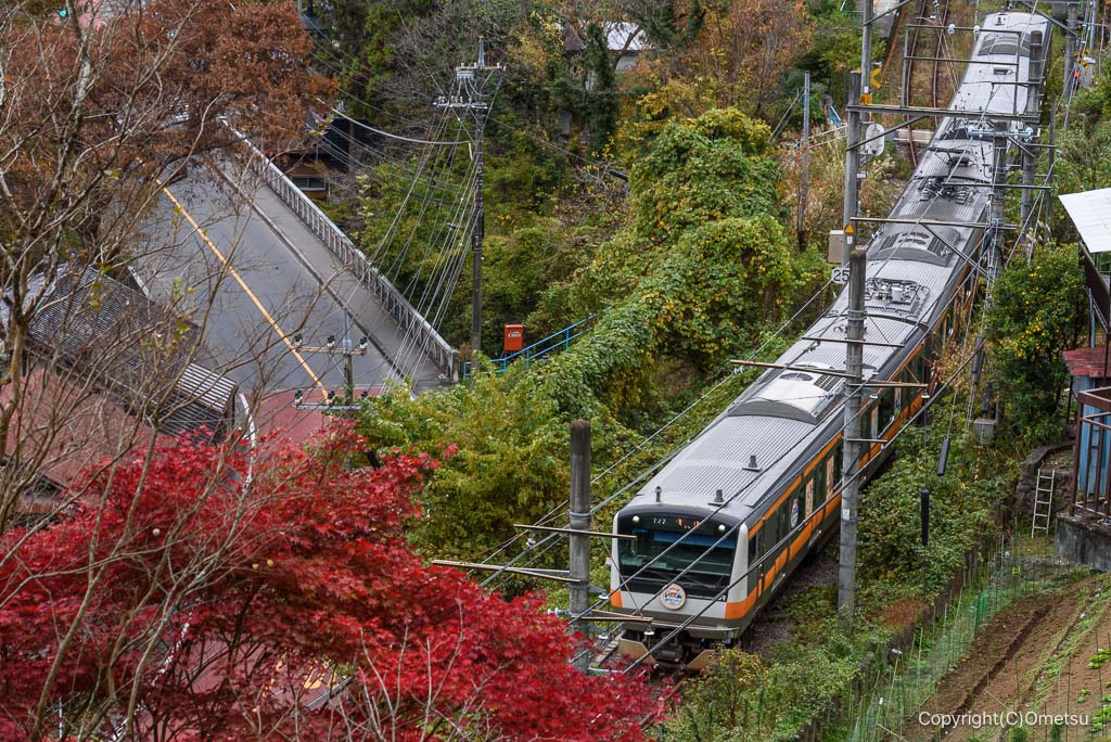 奥多摩・棚沢の、旧青梅街道からの青梅線
