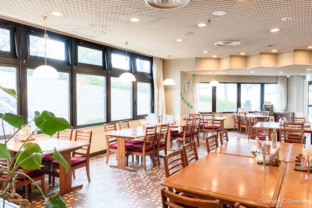 羽村「コミュニティレストランらるご」の店内