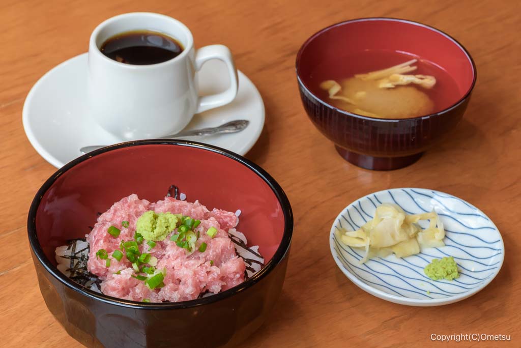 羽村「コミュニティレストランらるご」のネギトロ丼と、コーヒー