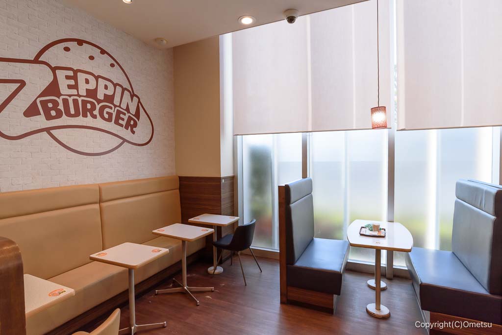 ゼッテリアイオンスタイル河辺店の、店内