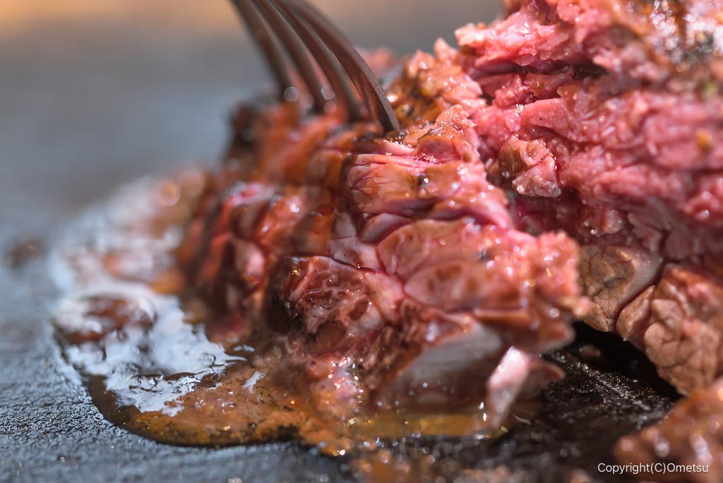 感動の肉と米 武蔵村山店の、ハラミステーキの肉汁