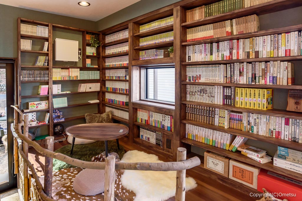 青梅市「まゆみの森カフェ」の、小上がり席