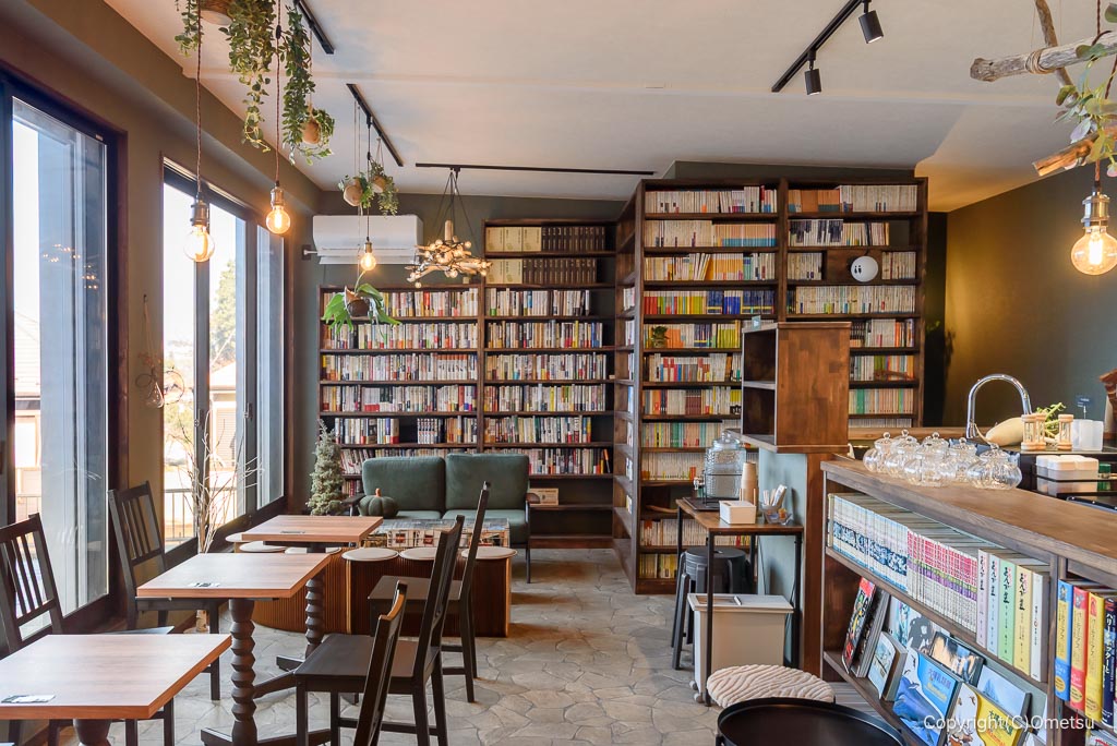 青梅市「まゆみの森カフェ」の店内