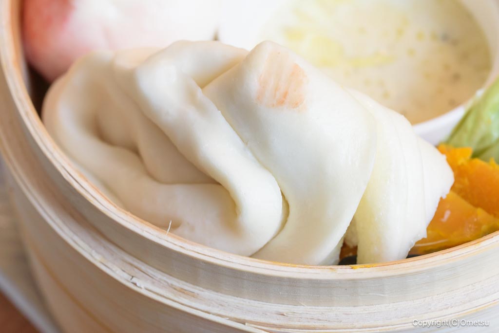 青梅市「まゆみの森カフェ」の、せいろ蒸しの、蒸しパン・花巻