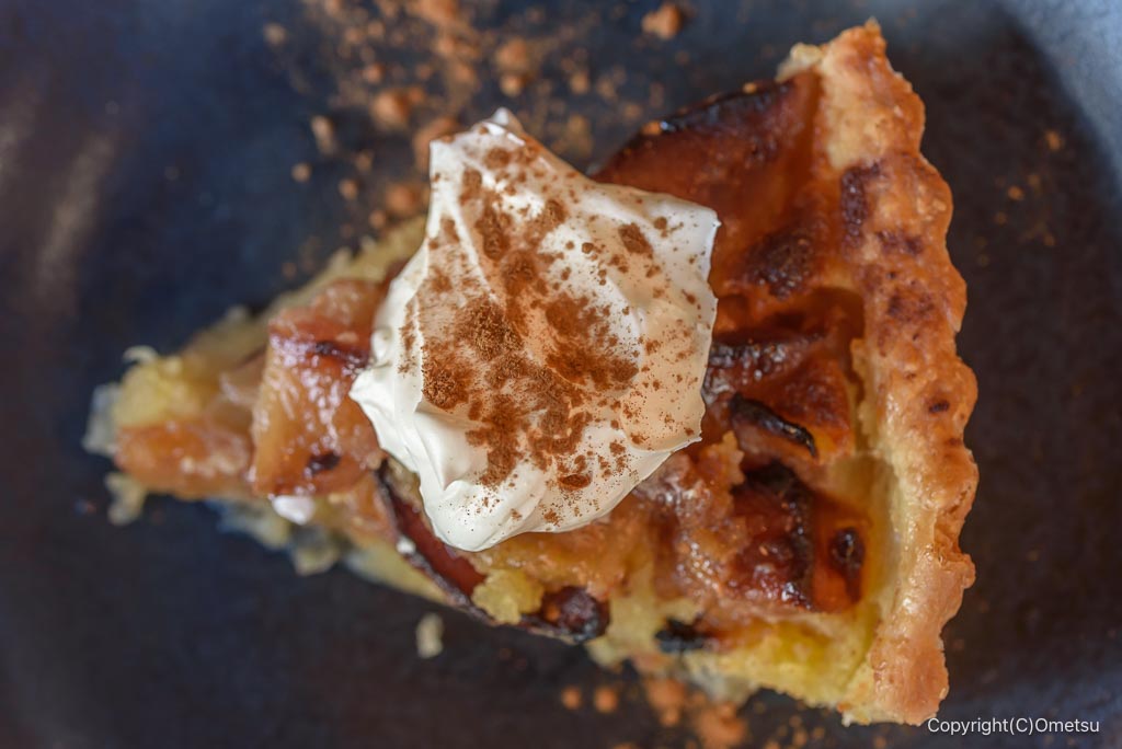 青梅市「まゆみの森カフェ」の、リンゴのケーキのクリーム