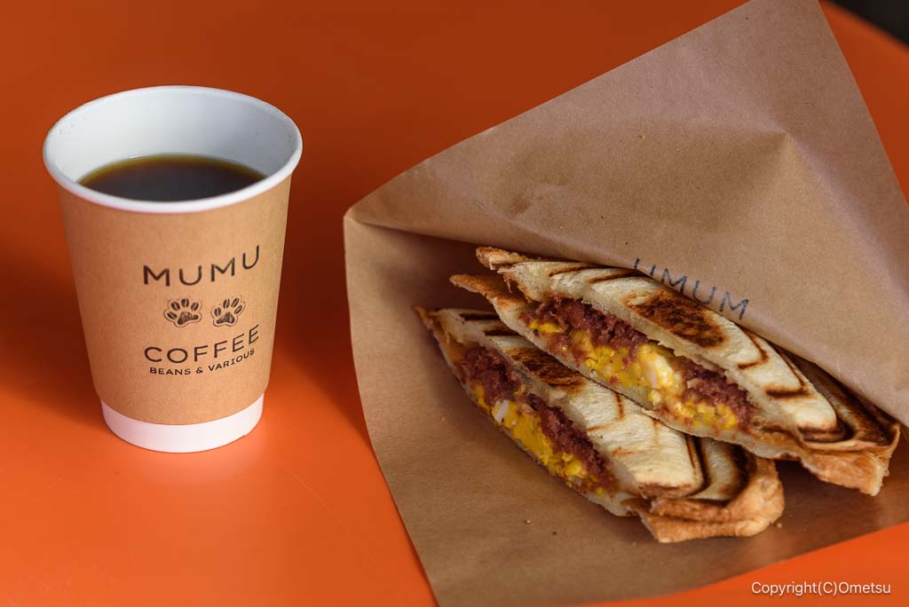 瑞穂町のMUMU COFFEE BEANSの、スペシャリティコーヒーと、ホットサンド
