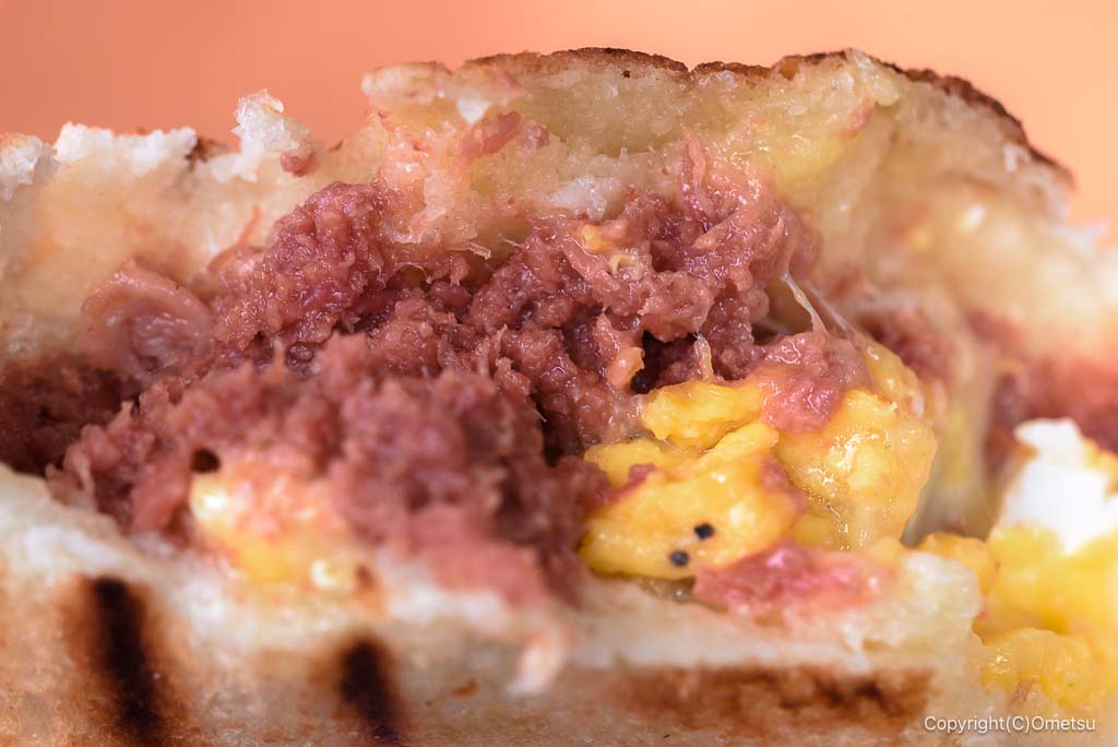 瑞穂町のMUMU COFFEE BEANSの、ホットサンドのコンビーフ