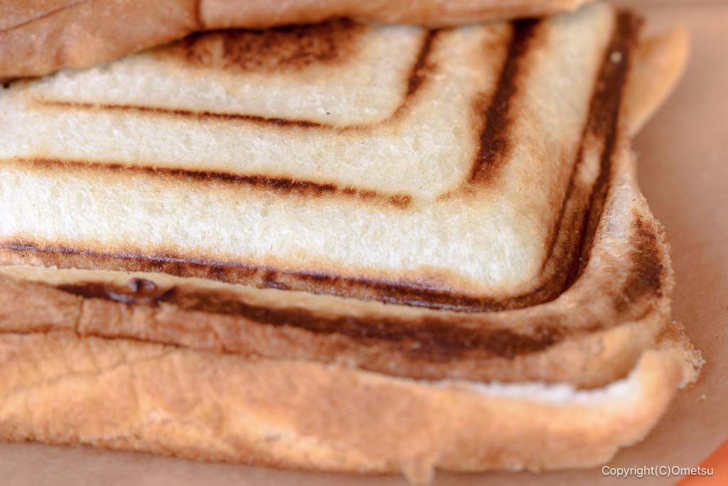 瑞穂町のMUMU COFFEE BEANSの、ホットサンドのパンの焼き目