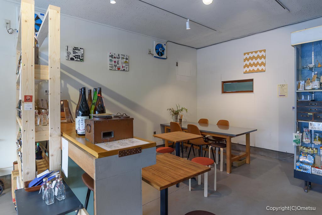 青梅市・日向和田、ホウライヤの飲食スペース