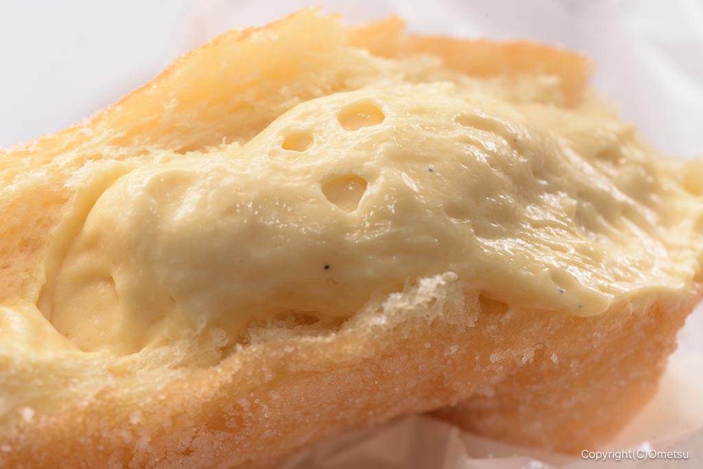 「純生食パン工房 HARE/PAN 青梅店」の、とろたまドーナツ・生乳カスタード