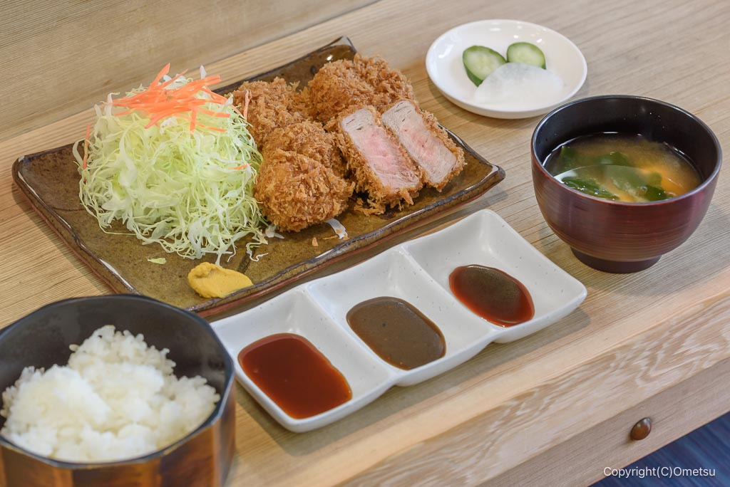 羽村「とんかつ ちがさき」の、特上ヒレカツ
