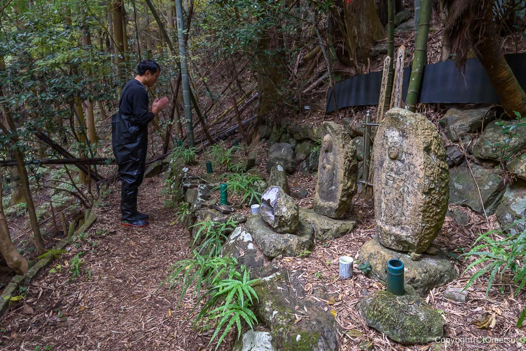 奥江戸水産・養殖場付近のお地蔵さん