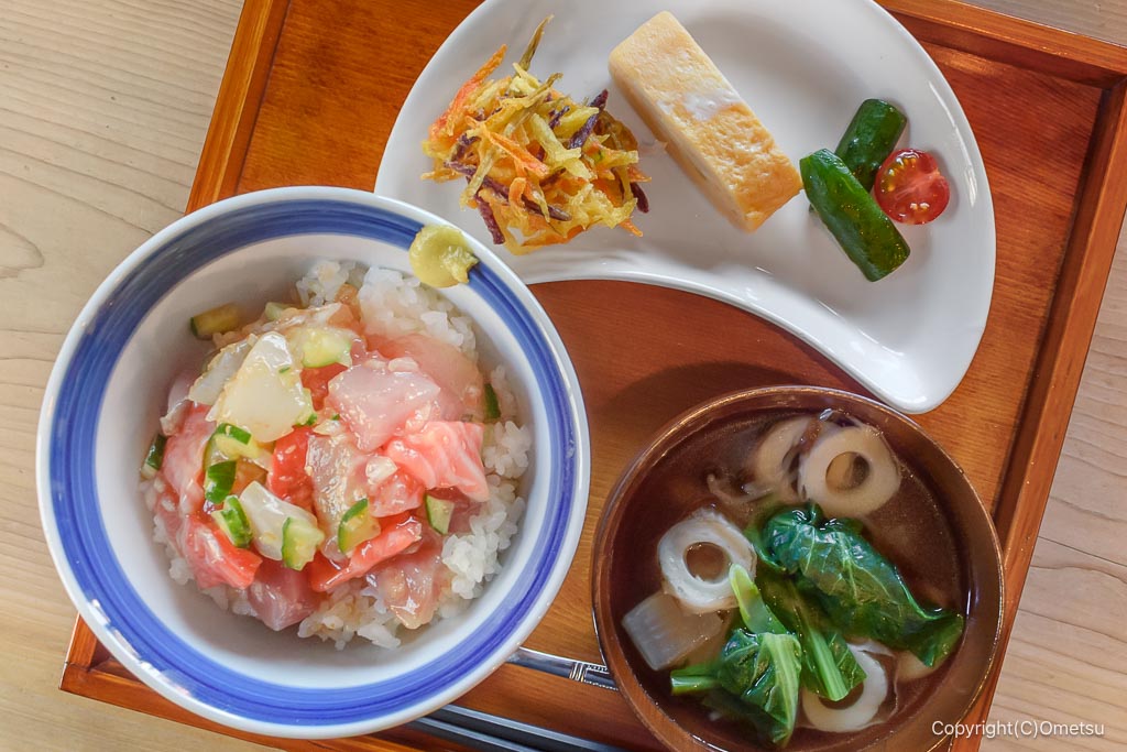 福生「家庭料理 またたび」の、ポキ丼定食