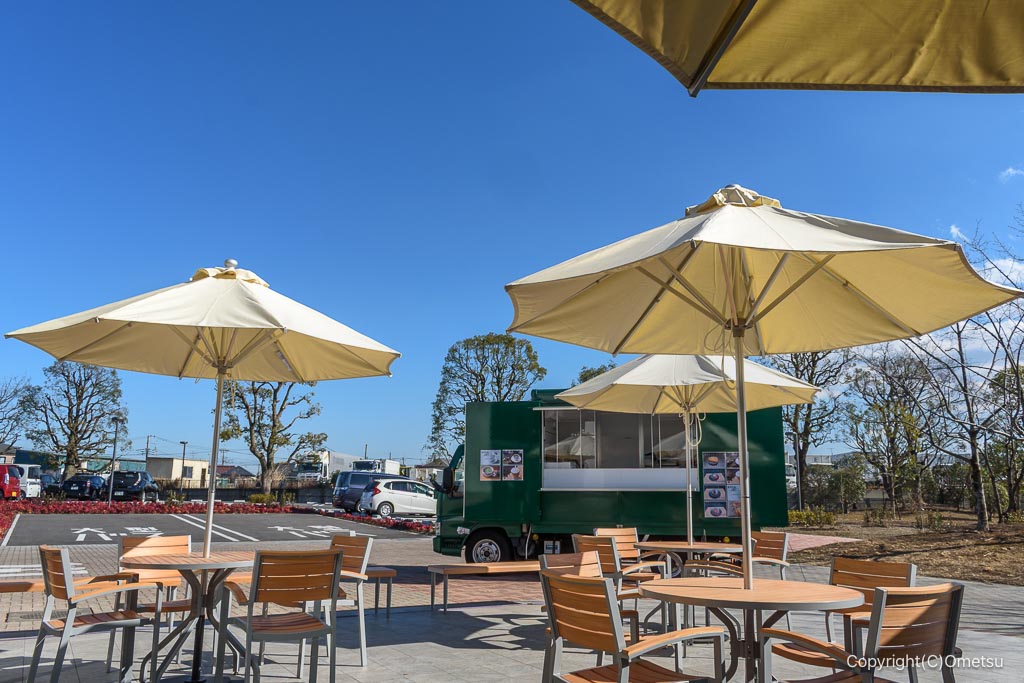 「フレッシュランド西多摩 よつ葉の湯」のテラス席