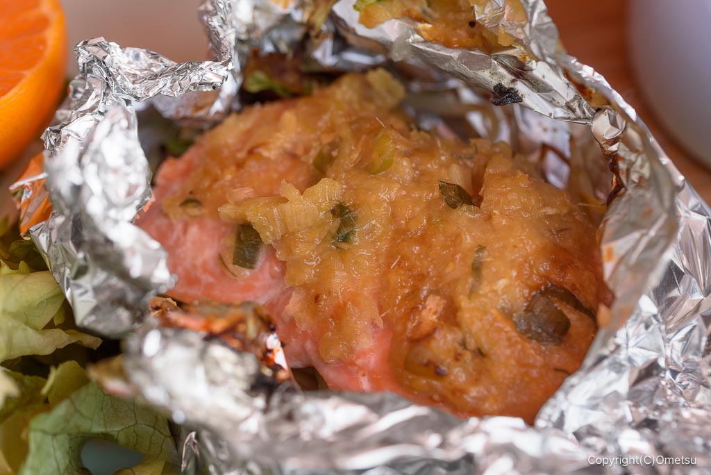 昭島市のブックカフェ、Le-Livreの日替わりランチプレートの、鮭のホイル焼き