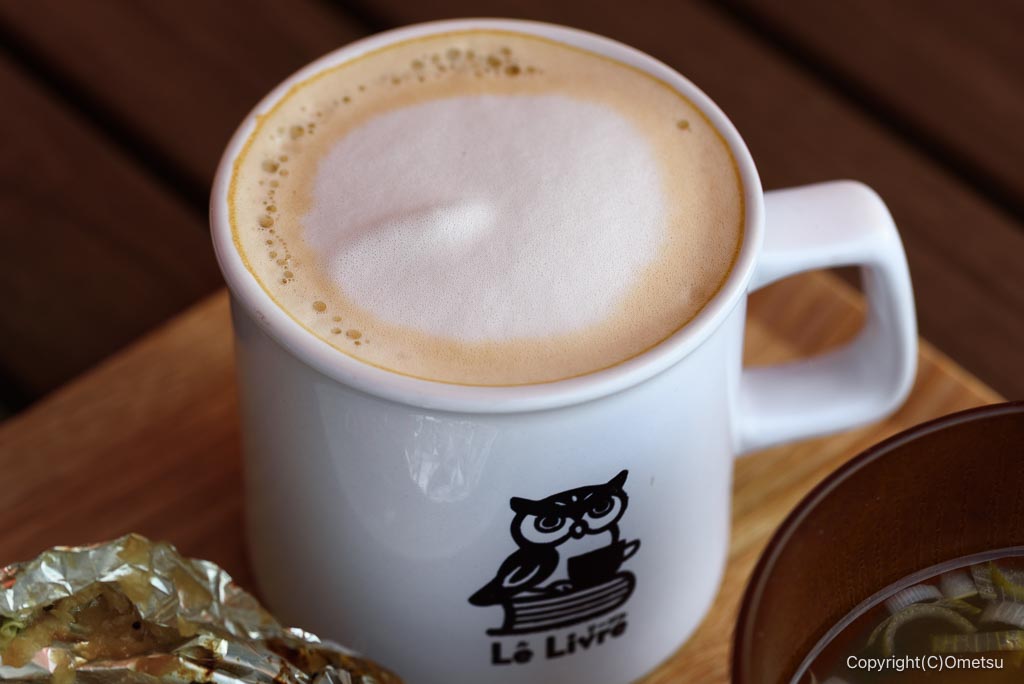 昭島市のブックカフェ、Le-Livreのカフェラテ