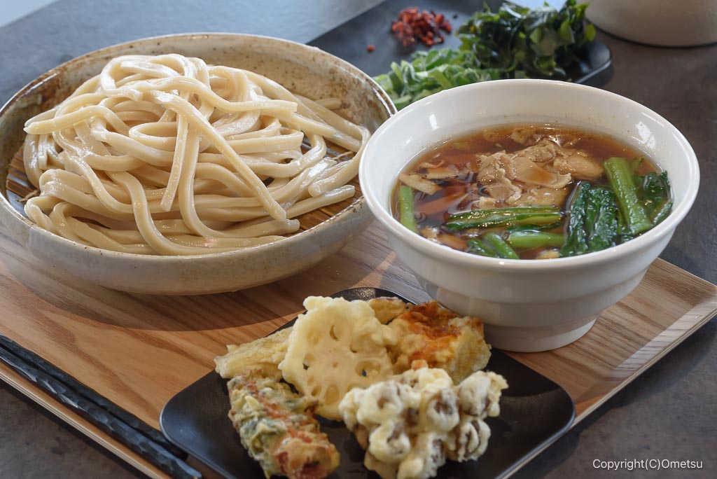 武蔵野うどん・ながくら入間店の、肉汁うどんと、天ぷら