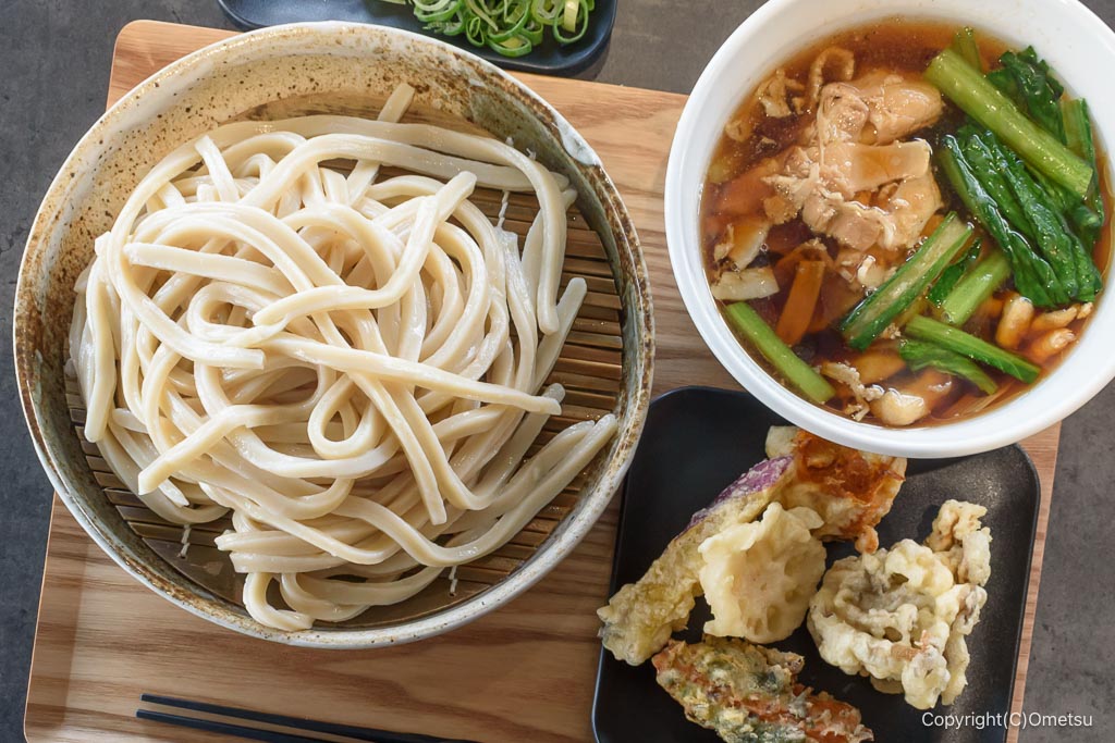 武蔵野うどん・ながくら入間店の、肉汁うどんと、天ぷら
