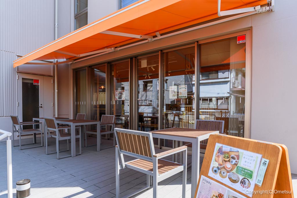 昭島市のブックカフェ、Le-Livreのテラス席