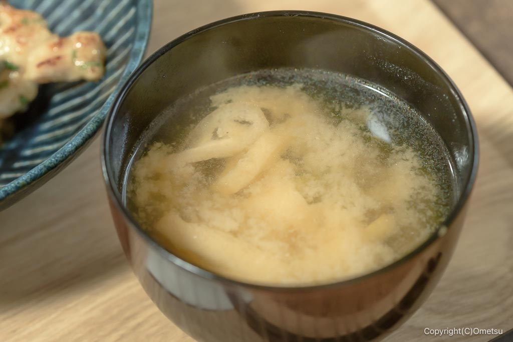 昭島市「むすぶキッチン」の、味噌汁