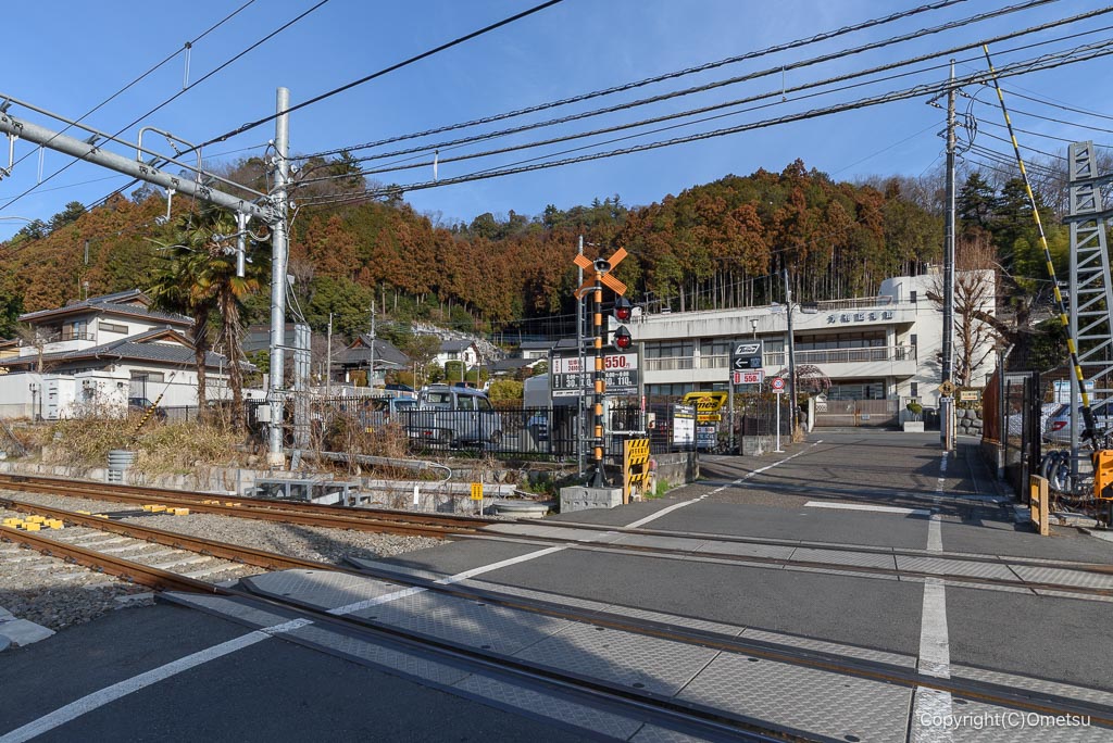 青梅図書館前踏切