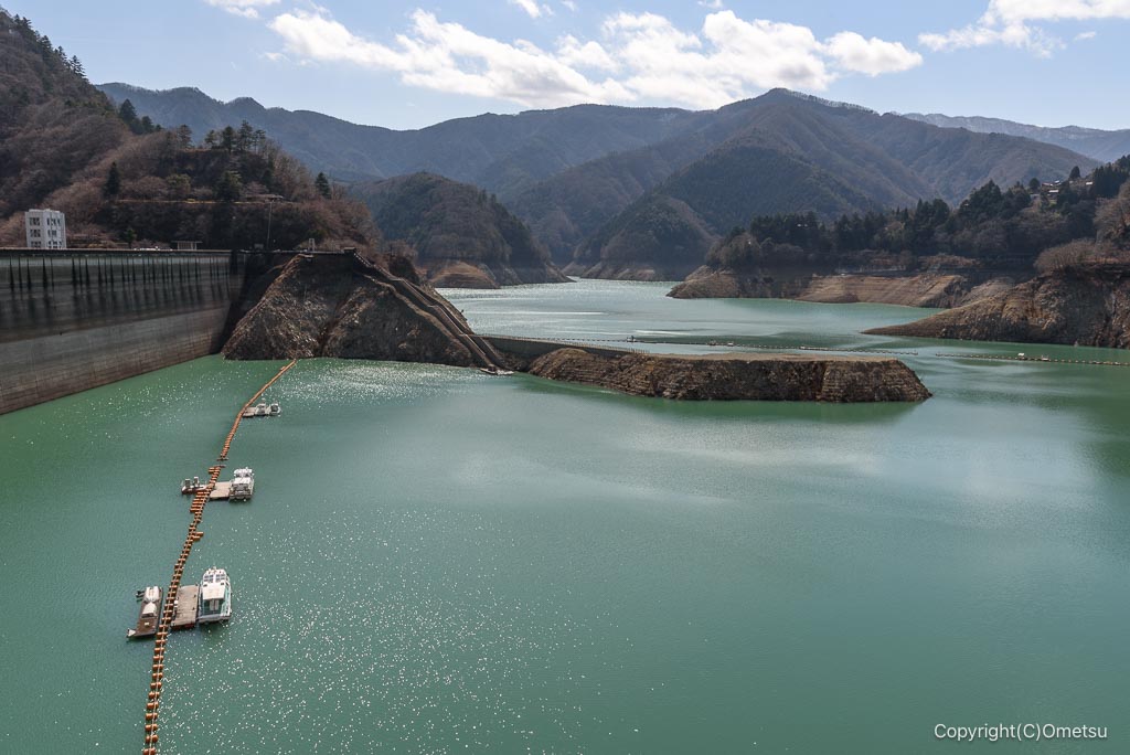 渇水の奥多摩湖
