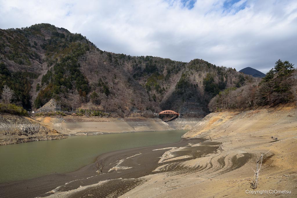 奥多摩湖・川野城山・熊野神社跡付近の河原