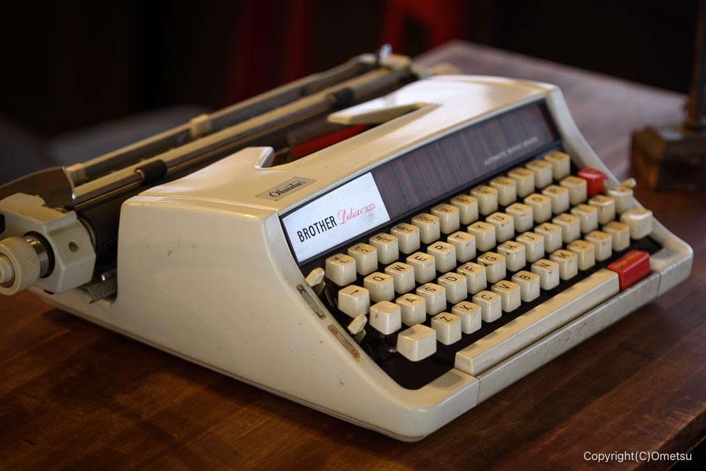 日の出町・古民家カフェJIKKA JIKKAのタイプライター