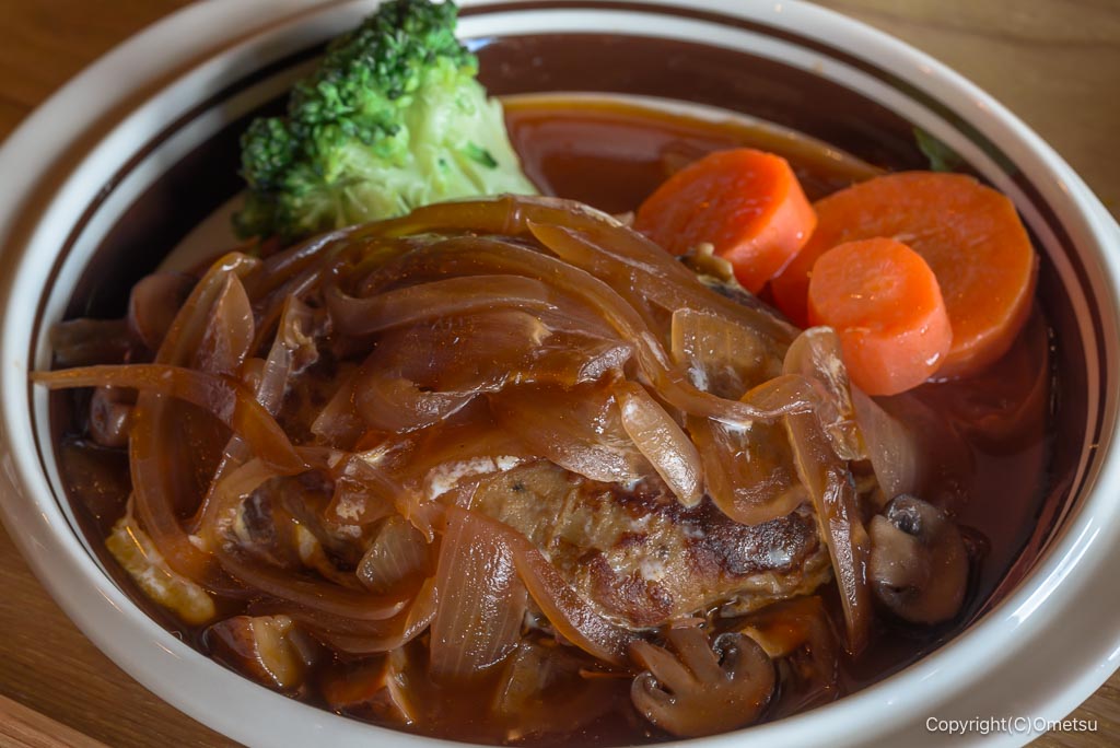 日の出町・古民家カフェJIKKA JIKKAのハンバーグ