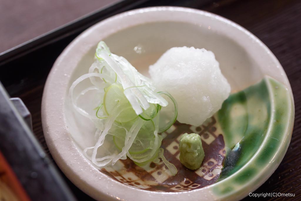 青梅の蕎麦店・八木の、蕎麦の薬味
