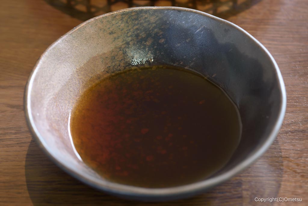 青梅の蕎麦店・八木の、天ぷらの汁