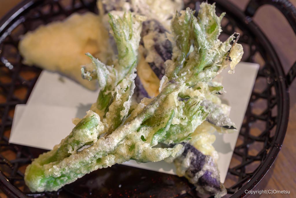 青梅の蕎麦店・八木の、タラの芽の天ぷら