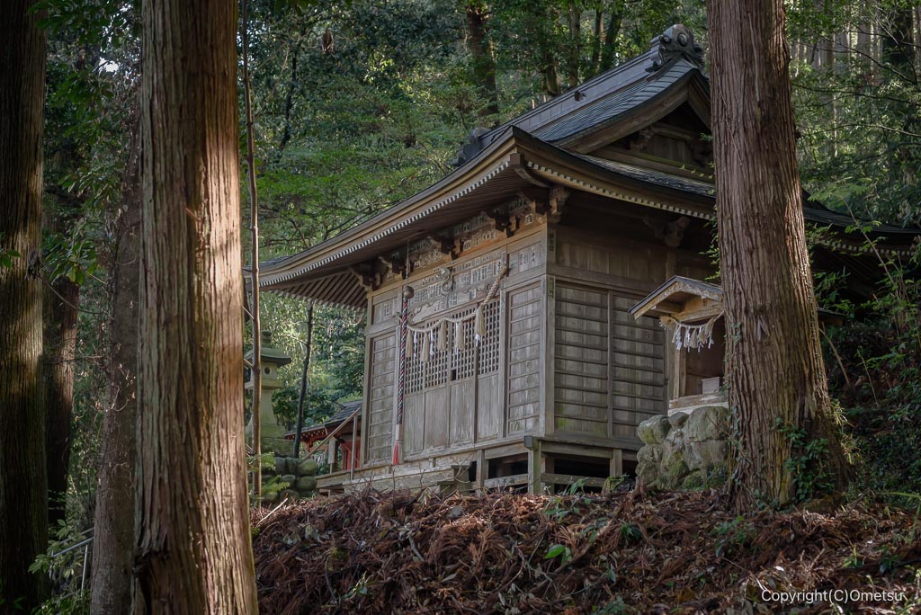 あきる野市・高尾神社の拝殿