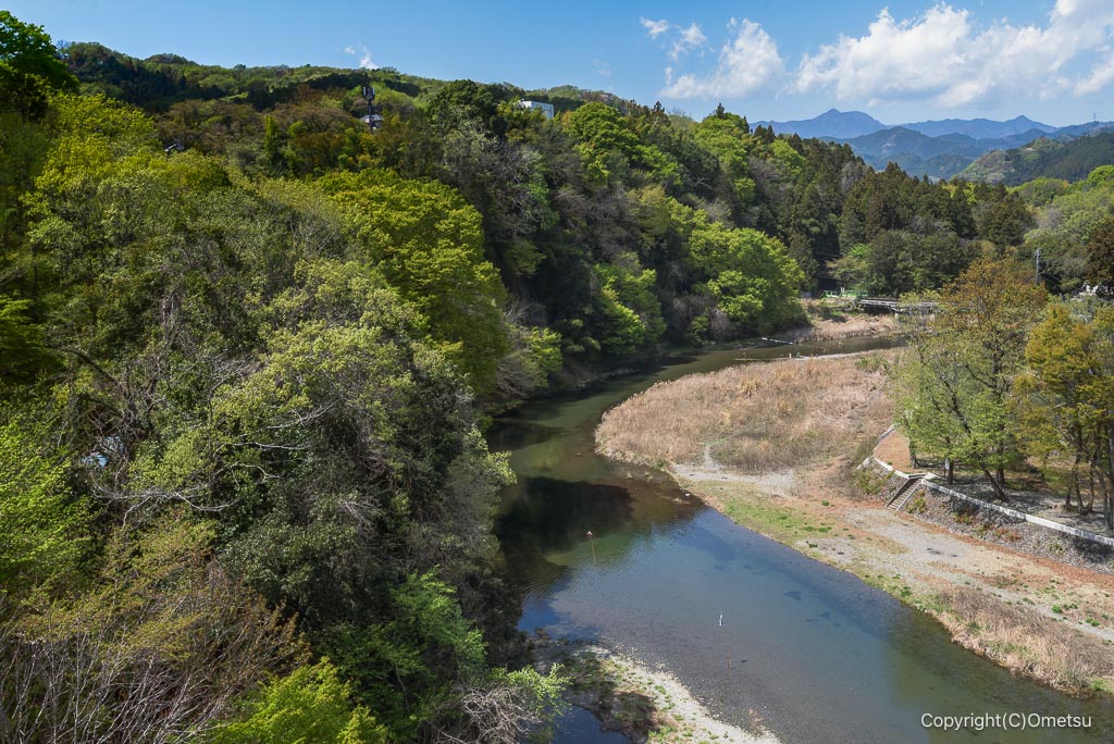 あきる野市・山田大橋からの、大岳山
