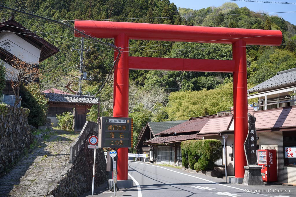 青梅・武蔵御嶽神社の、大鳥居