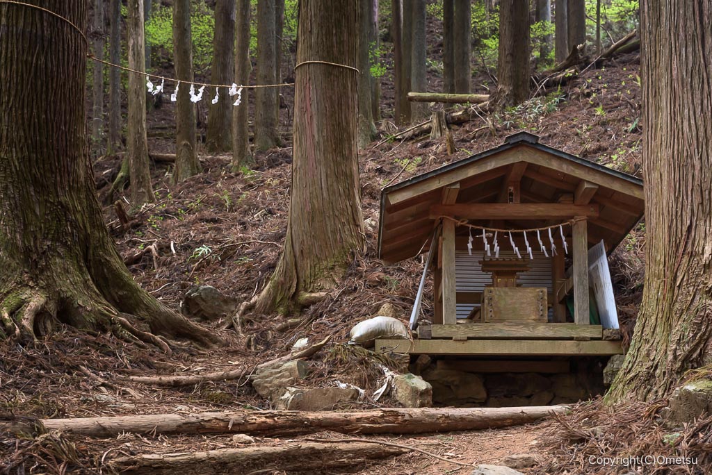 高水三山・惣岳山の、青渭神社の真名井の井戸