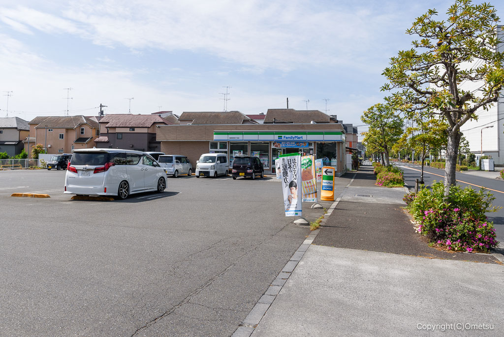 青梅市・栄小通りのファミリーマート