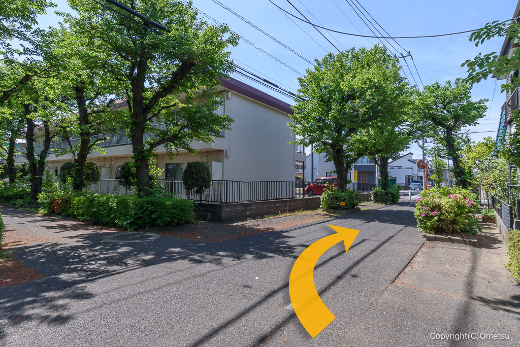 東京都・瑞穂町、よつ葉の湯近くの遊歩道