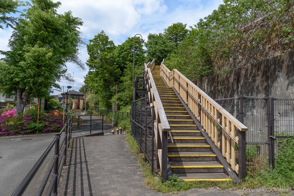 福生市・せせらぎ遊歩道の階段