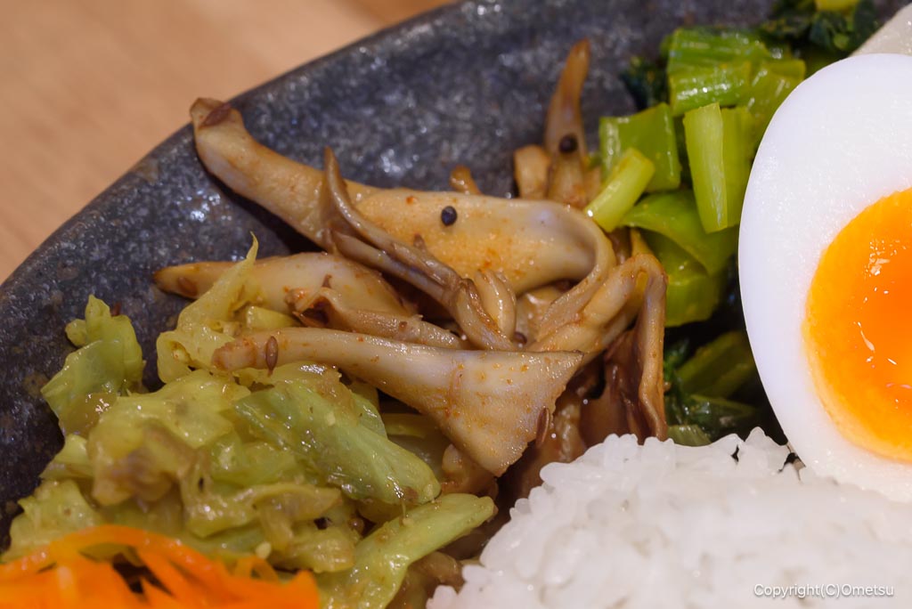 東京都・瑞穂町の、TMP KITCHEN HIDEAWAYのスパイスカレーの、副菜