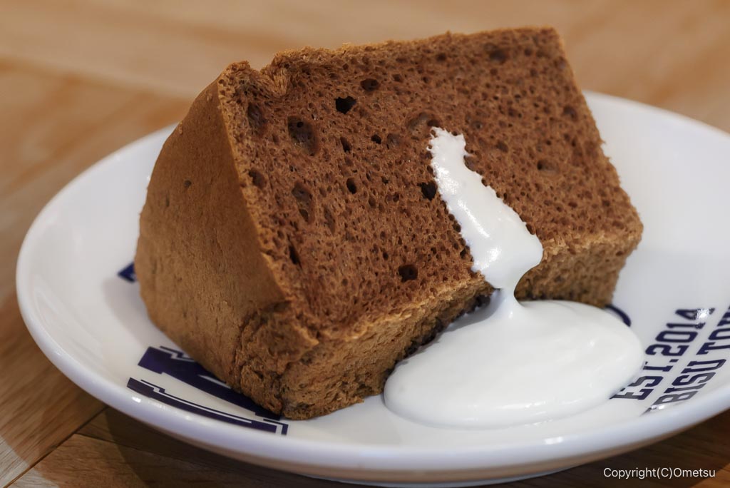 東京都・瑞穂町の、TMP KITCHEN HIDEAWAYのココアのシフォンケーキ