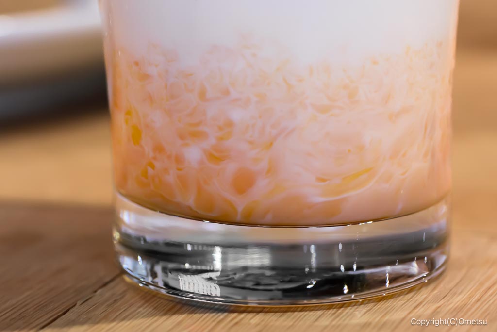 東京都・瑞穂町の、TMP KITCHEN HIDEAWAYのマンゴーラッシーの果肉