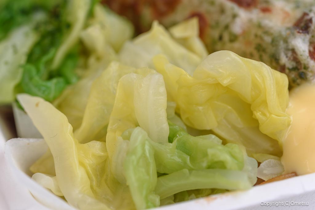奥多摩町・鳩ノ巣の、おへんなし屋の、てやんでぇ焼きそばのキャベツ