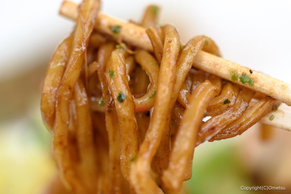 奥多摩町・鳩ノ巣の、おへんなし屋の、てやんでぇ焼きそばの麺