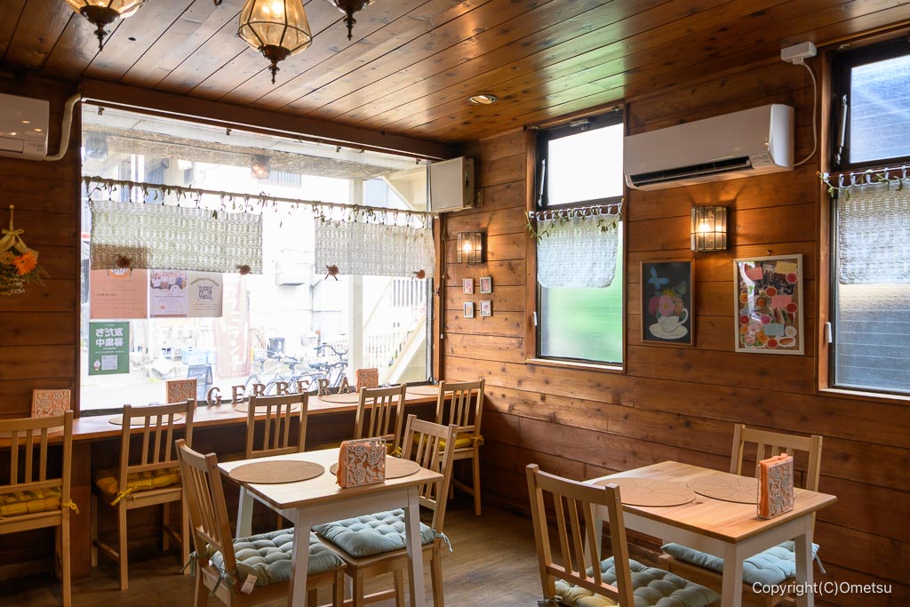 福生・Cafeガーベラの店内